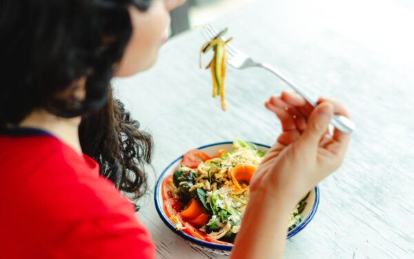Mindful eating i praksis: små kostholdsvaner som gir mer matglede og ro
