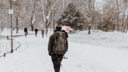 Ryggvennlig hverdag: slik beskytter du ryggen med små justeringer i dagen din