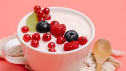 Sukker i yoghurten din: slik tolker du innholdslisten og finner bedre alternativer