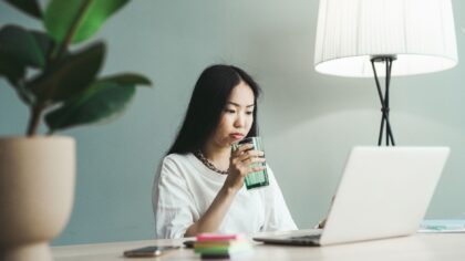 Enkle vaner for mer stabil energi gjennom dagen uten ekstreme dietter