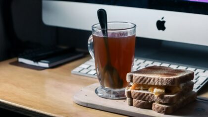 Mat for jevn energi gjennom dagen: praktiske valg uten strenge dietter