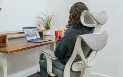 Sittestilling på kontor: små justeringer som kan forebygge smerter